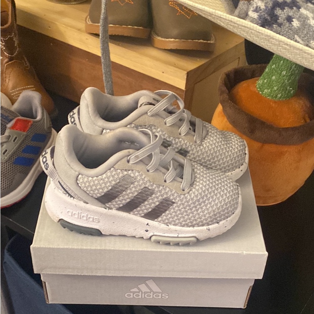 Toddler adidas size 5c